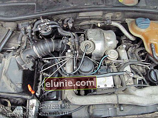 Sostituzione delle cinghie di distribuzione e della pompa di iniezione su Audi A6 2.5 TDI V6