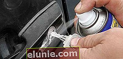 Come lubrificare le serrature delle portiere dell'auto