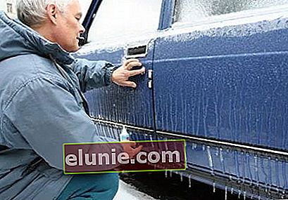 Cómo descongelar la cerradura de un automóvil