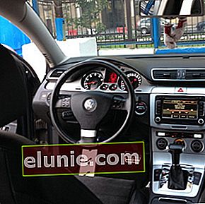 Sostituzione del volante su una Volkswagen Passat B6